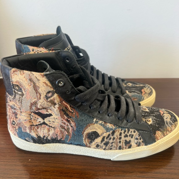 Cool vintage inspired Saint Laurent sneakers with tapestry print. - Picture 5 of 6